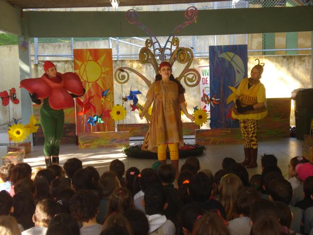 PEÇA TEATRAL  "Nina e o Reino das Galochas"