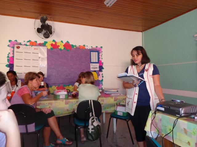 Momento cultural Edelweiss com funcionários e professores