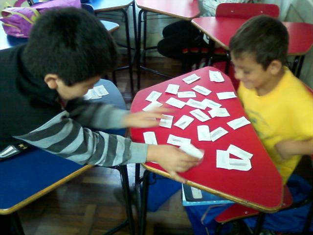 Jogos em sala de aula auxiliam na aprendizagem.