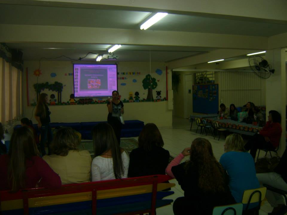 Reunião pedagógica no CMEI Atuba aborda as brincadeiras e os jogos tradicionais