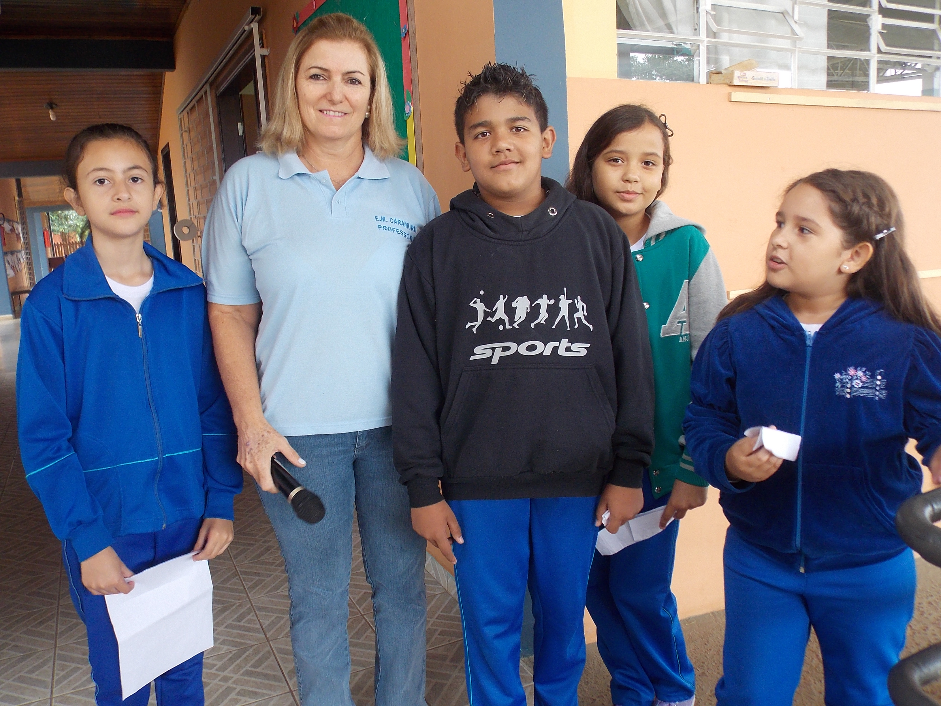 Apresentação dos estudantes com a Professora Norma