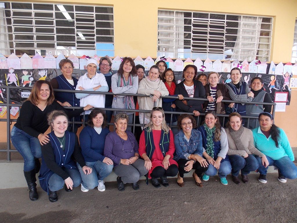 Linda participação das professoras e funcionárias da escola da manhã