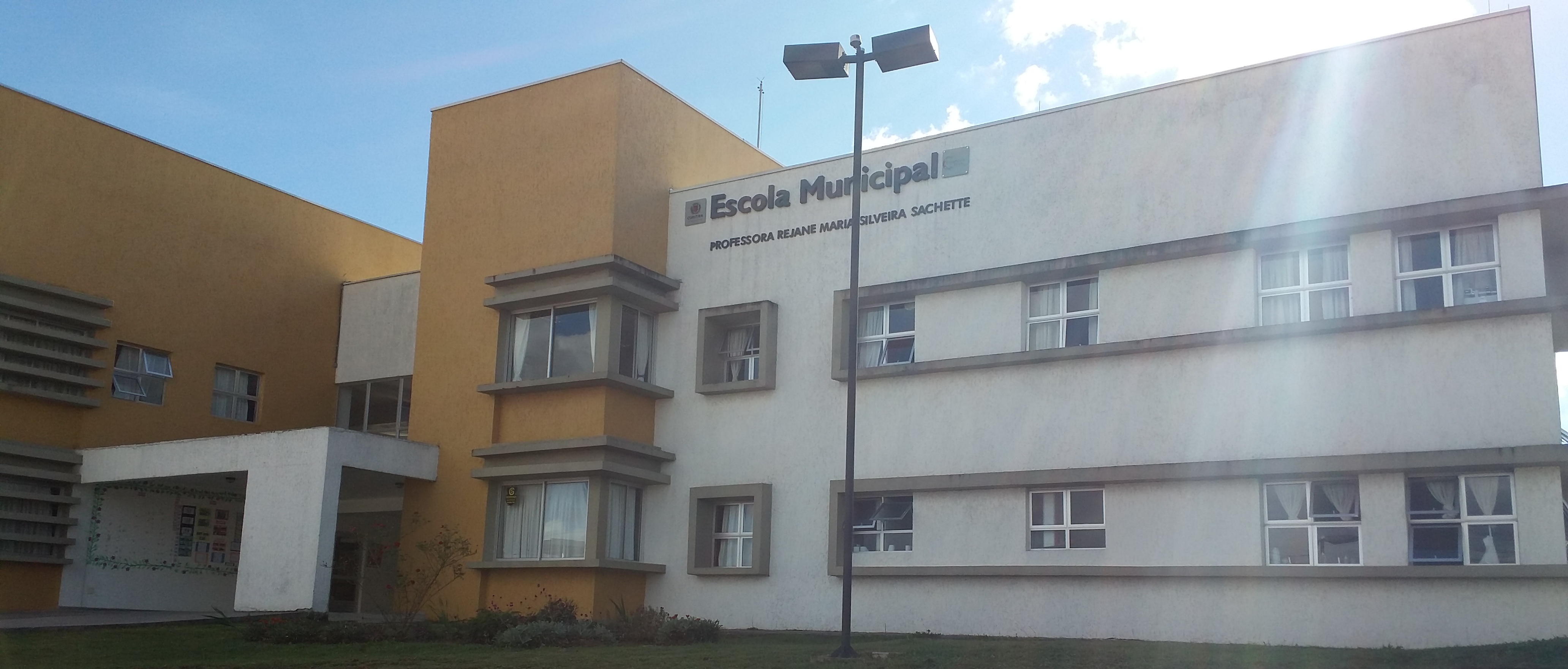 Fachada da Escola