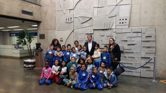 Alunos do 4º ano visitam exposição e conversam com o bisneto da Princesa Isabel