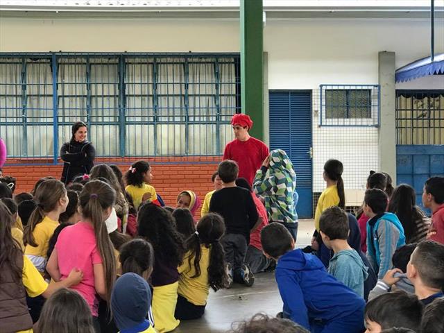 Tetro na escola