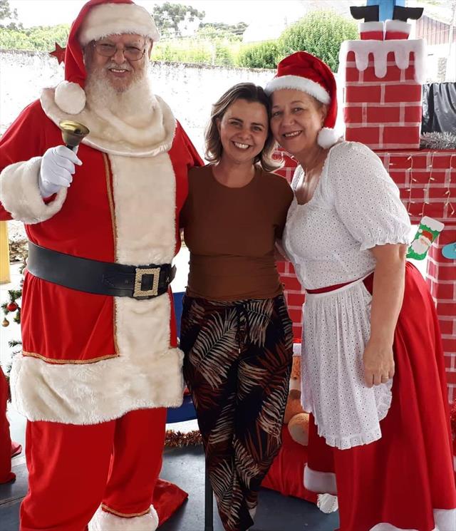 Escola prepara linda Festa de Natal para estudantes e familiares.