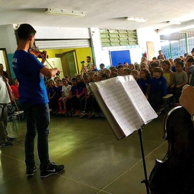 Orquestra vai à Escola - UTFPR