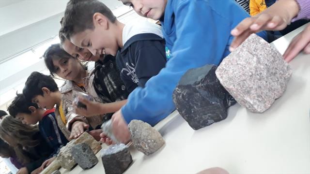 Cientistas da UFPR visitam CEI Lauro Esmanhoto