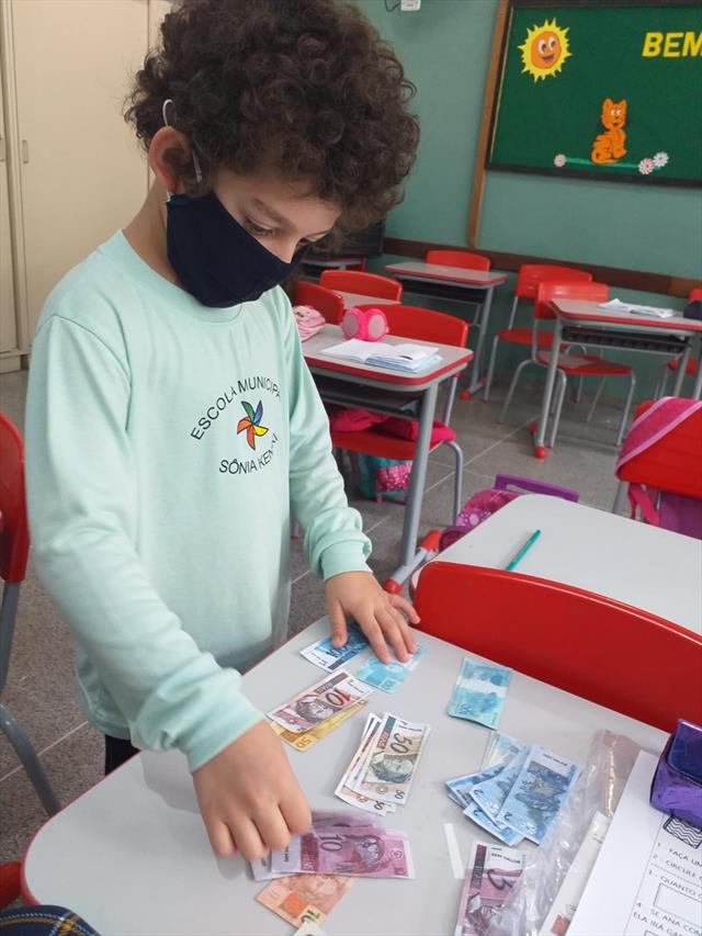 O real e o faz de conta convivendo em sala de aula