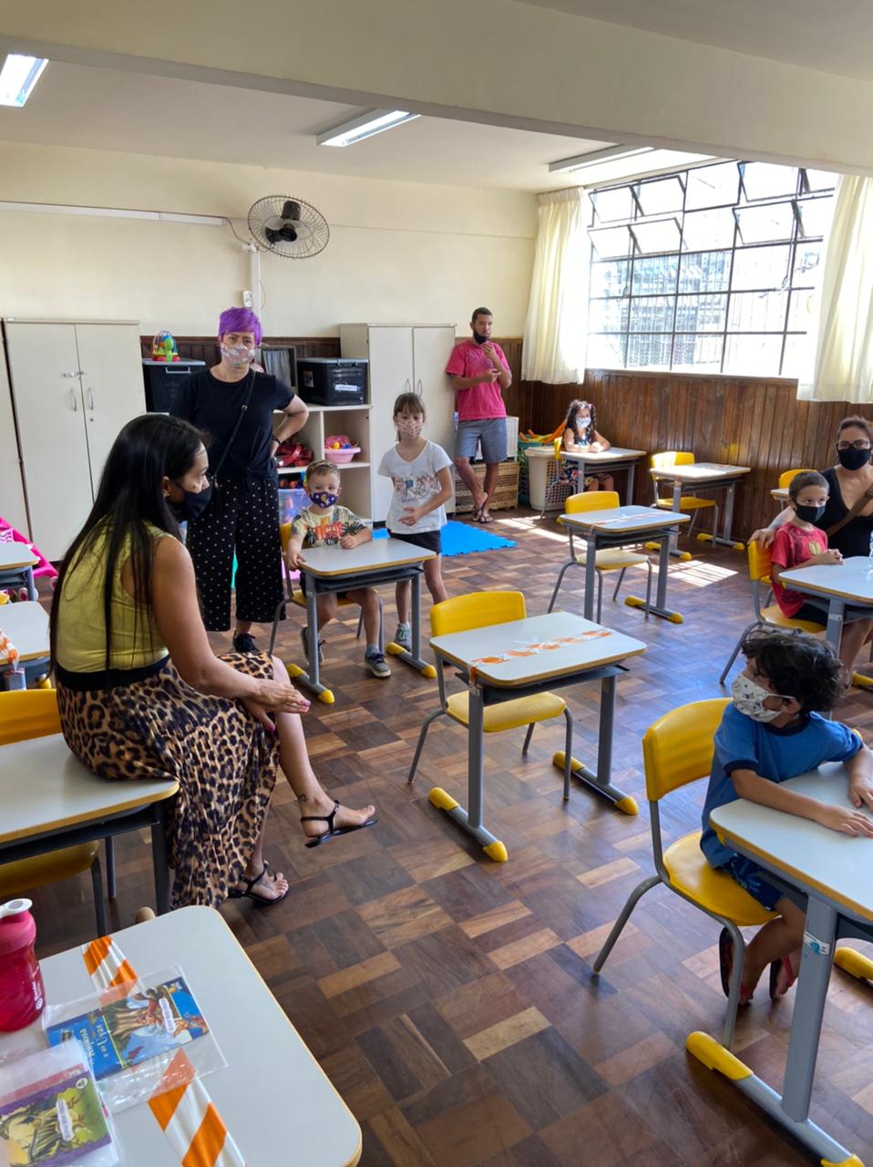 Alunos da rede municipal de Curitiba voltam às aulas