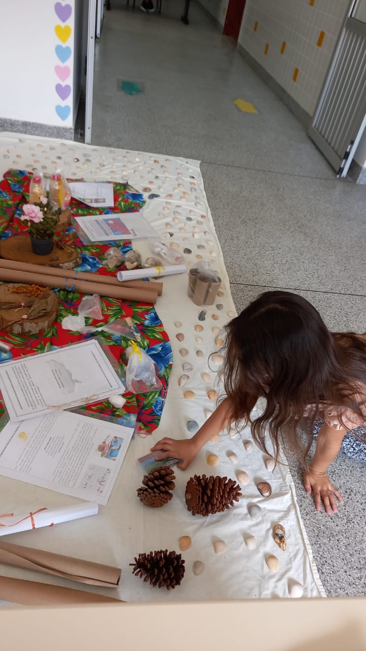 Entrega de kits alimentares e propostas pedagógicas