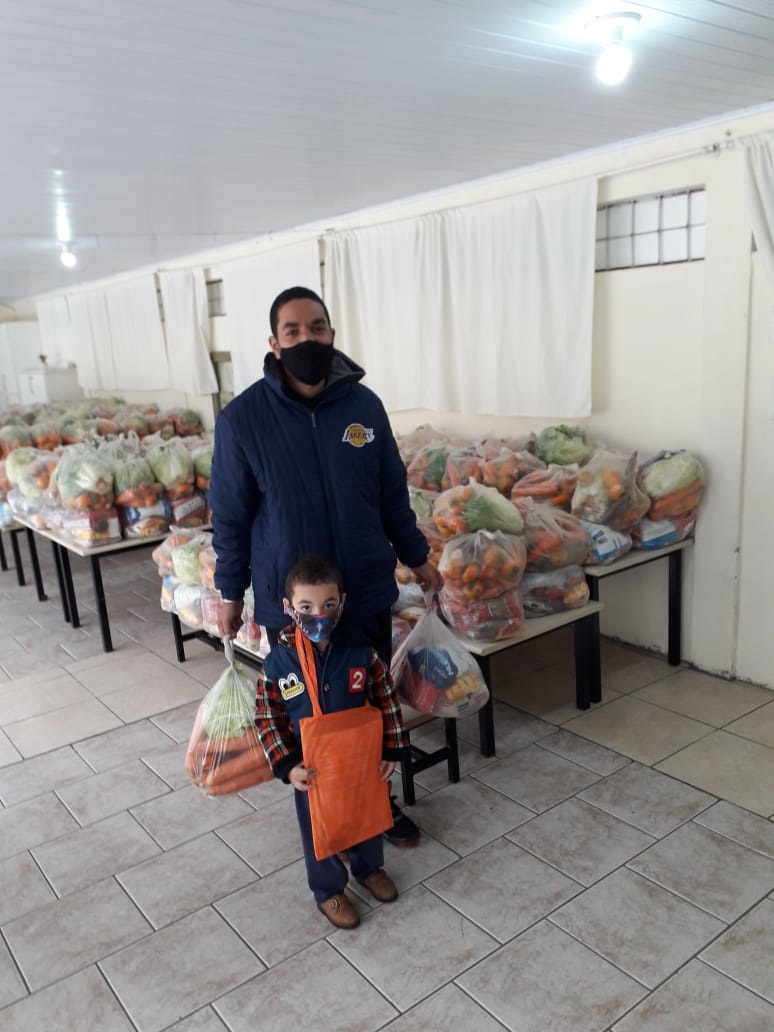 Entrega de kits Alimentação e Pedagógico com exposição dos trabalhos. 