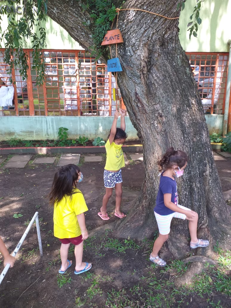 Explorando o CMEI com o Pré 1