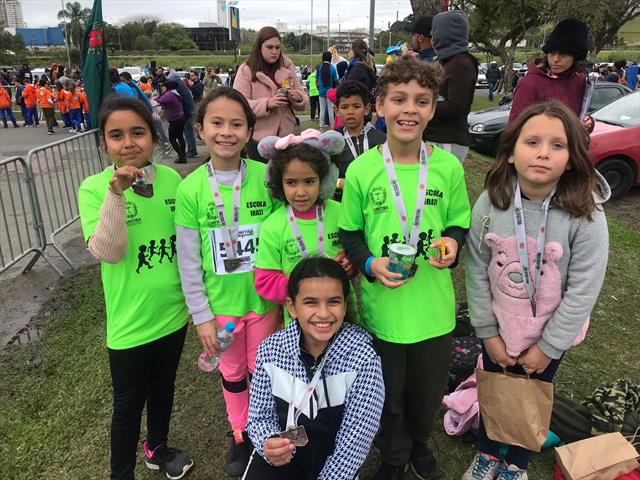 ESTUDANTES DA ESCOLA MUNICIPAL IRATI PARTICIPAM DA TERCEIRA ETAPA DO CIRCUITO INFANTIL DE CORRIDAS DE RUA DE CURITIBA