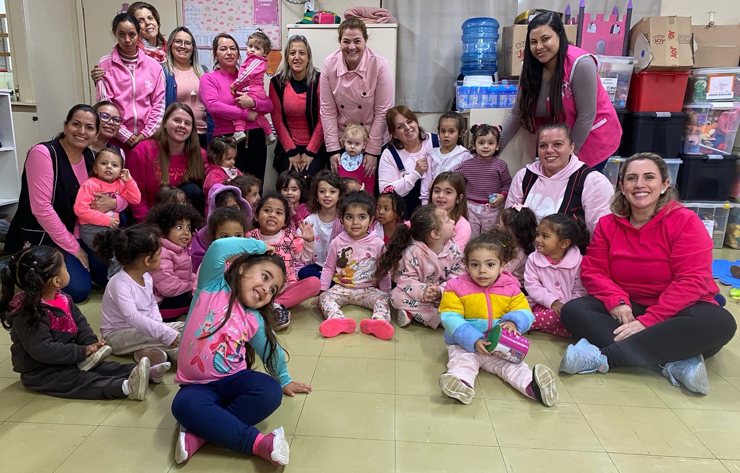 Em 19 de outubro, dia mundial de combate ao câncer de mama, nós vestimos rosa!