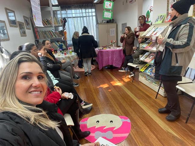 Professores participaram de um café literário para